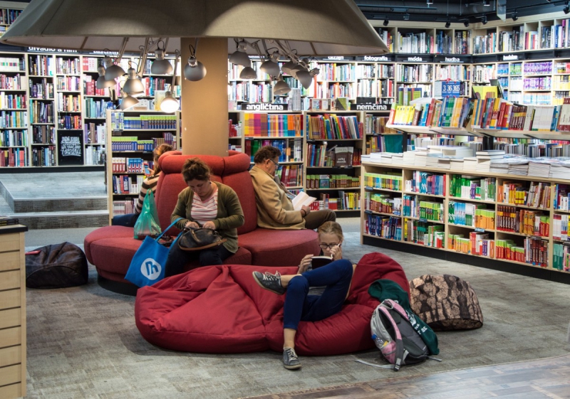 vitrine-RIANS-min_books_bookstore_book_reader_readers_reading_shop_sale_books-849006